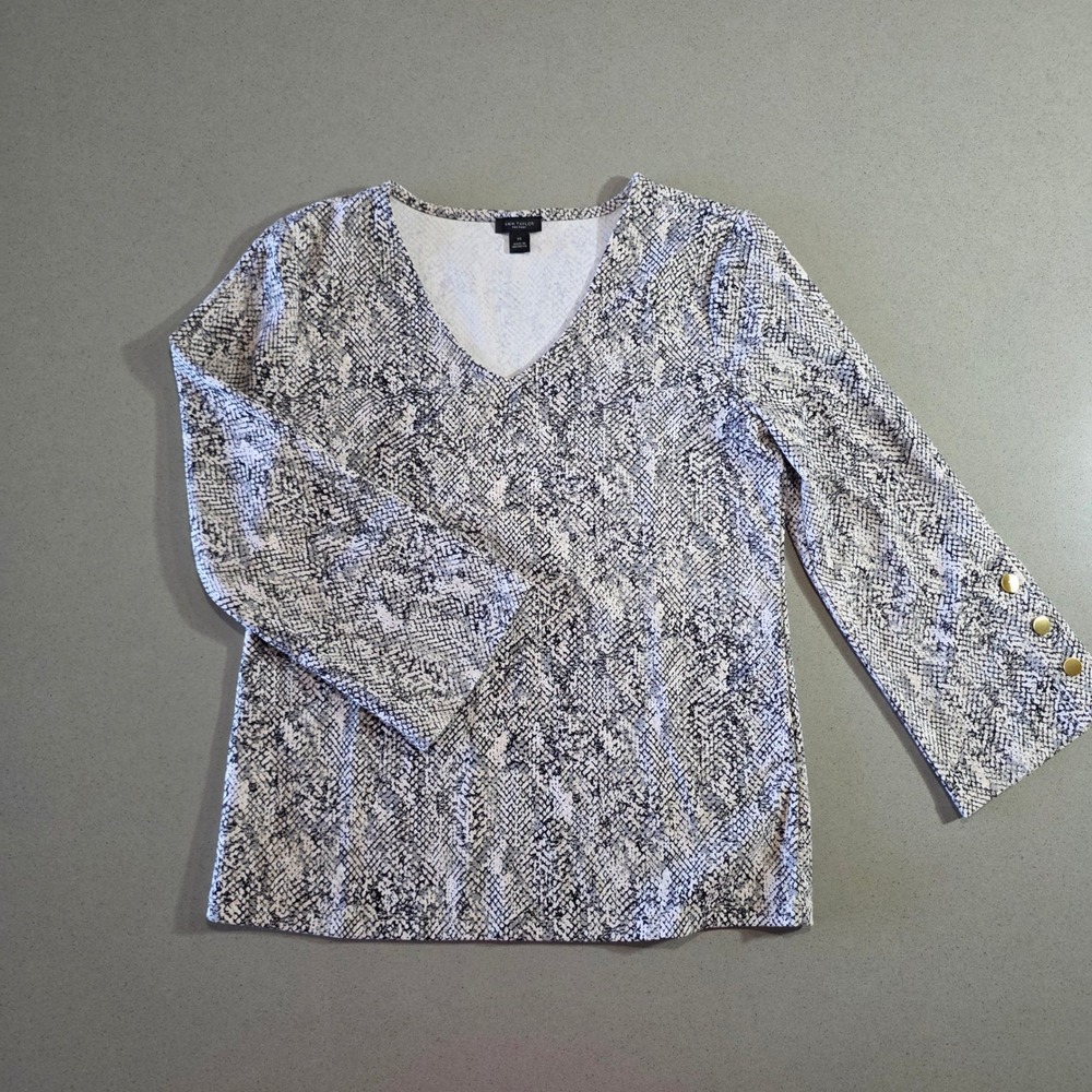 Ann Taylor Factory Snakeskin Print V-Neck Top Grey White Gold Button Sleeve XS